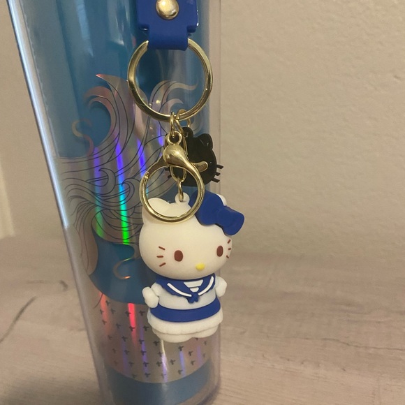 Starbucks mermaid blue cup with keychain included - Picture 4 of 4